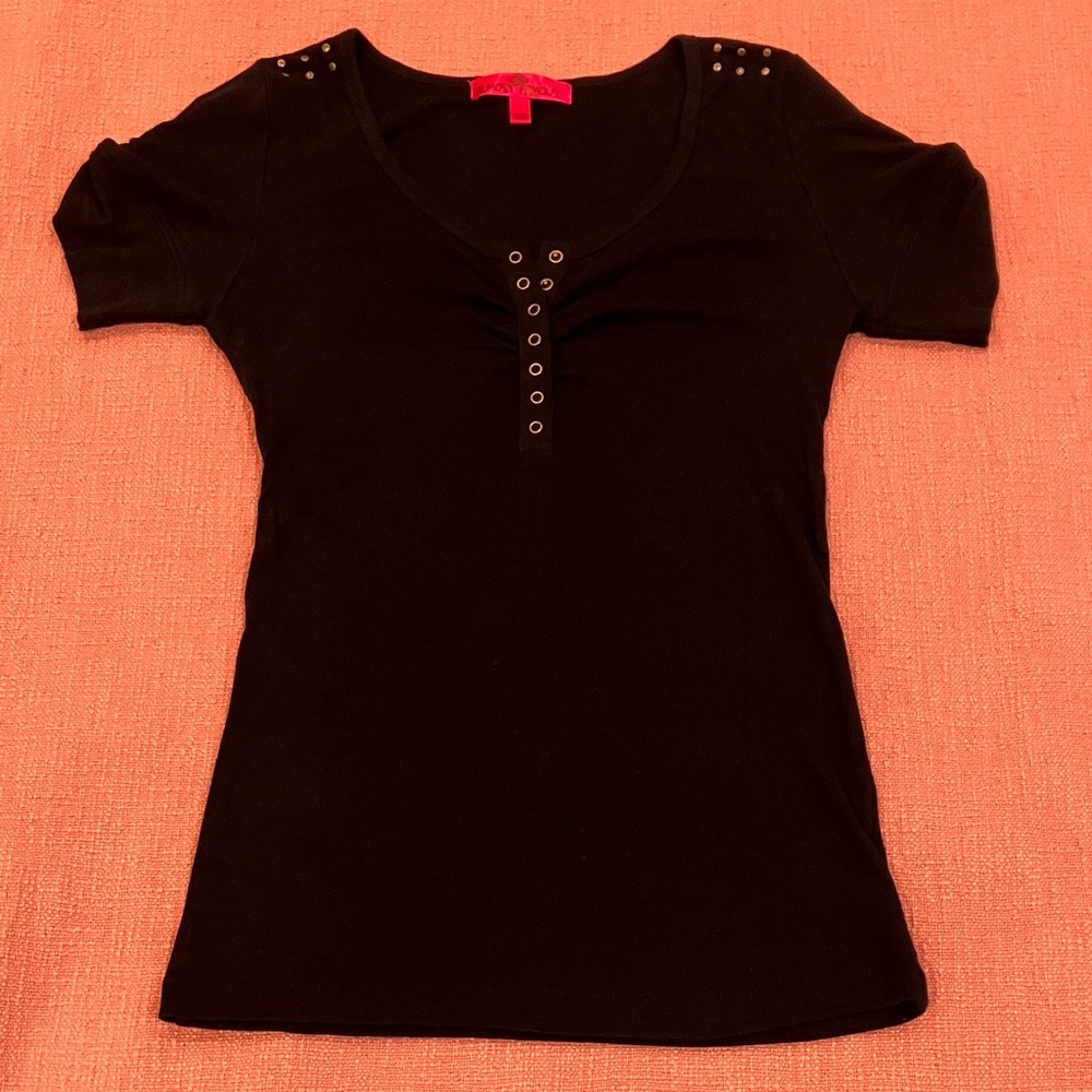 Almost Famous large wm’s Black Studded Short Sleeve Top super soft cotton